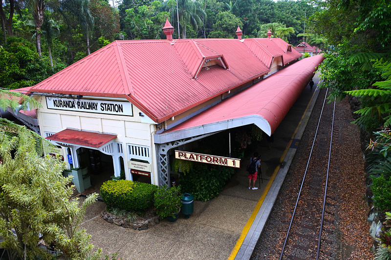 1915年に建てられた駅舎