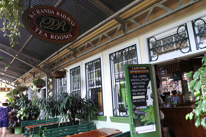 プラットホームのカフェ「KURANDA RAILWAY TEA ROOMS」