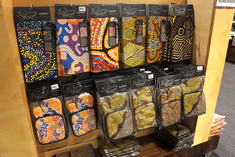 普段使いしやすいテーブルウェアやキッチン用品まで揃う