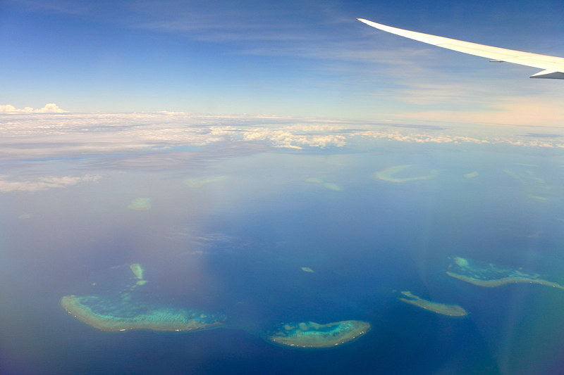 機体が安定して、ベルトサインが消えるころにちょうどグレートバリアリーフが見えてくる