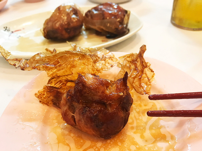 ホントだ～紙に包んである！　ではいただきます