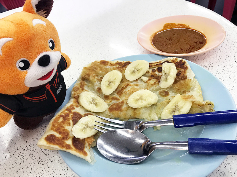 「そのままでもいいけど、よかったらこれにつけて食べてみて」とカレーソースが。これがなかなかイケるのです！
