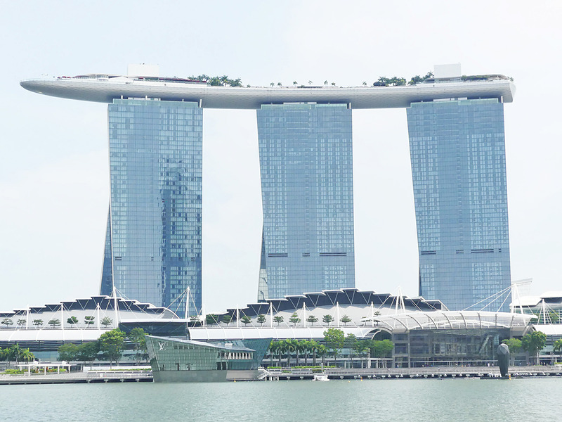 3つのタワーからなるホテル「マリーナ・ベイ・サンズ」