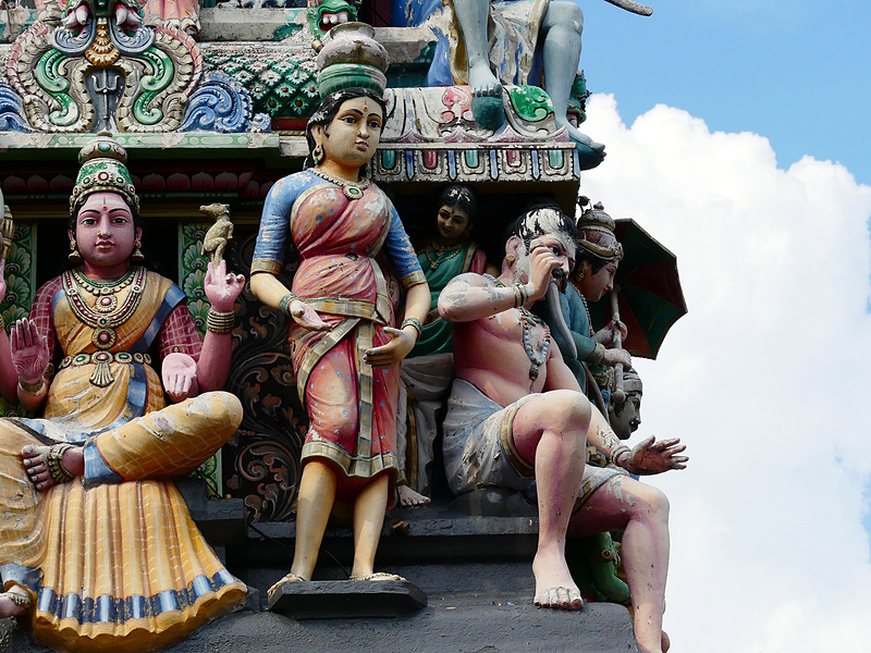 なぜかチャイナタウンにあるヒンドゥー教の寺院、スリ・マリアマン寺院。彫刻が見事