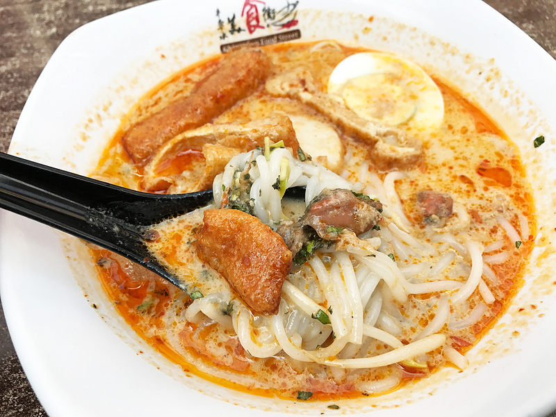 シンガポールグルメのラクサを食べました