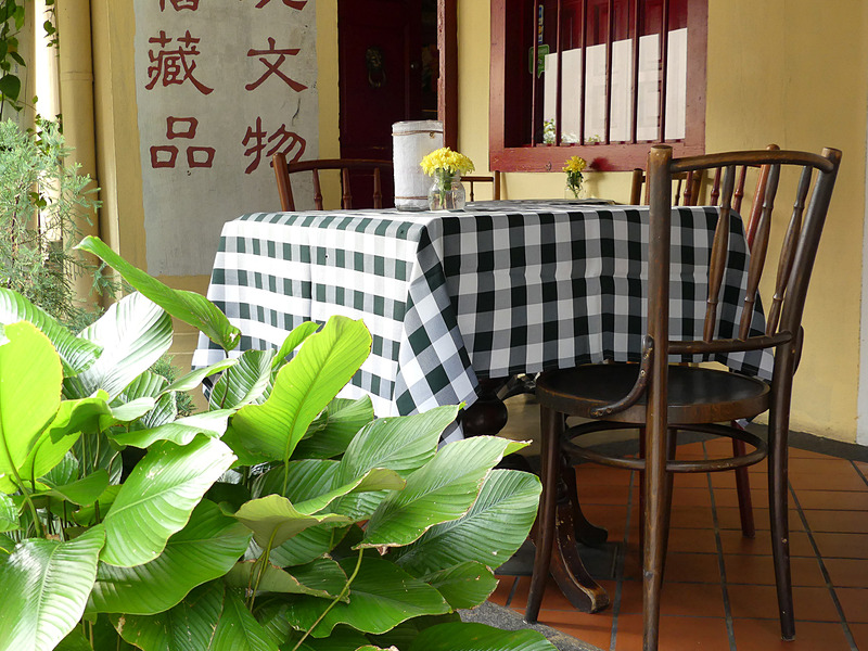 ちょっと離れると落ち着いた雰囲気のレストランも