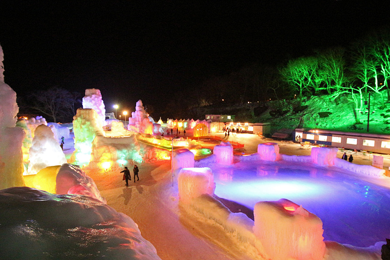 「2018 千歳・支笏湖氷濤まつり」が1月26日開幕。2月21日からは40回目を記念した「支笏湖 青の祭り」も実施（写真はすべて2017年実施時のもの）