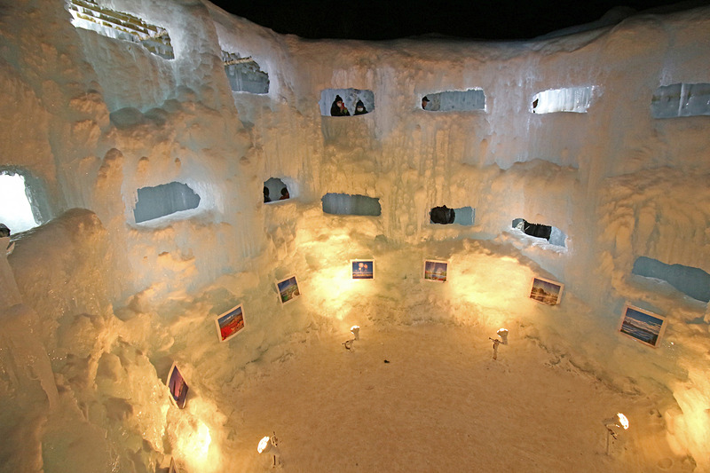 「天空回廊」の中はギャラリーが作られていた