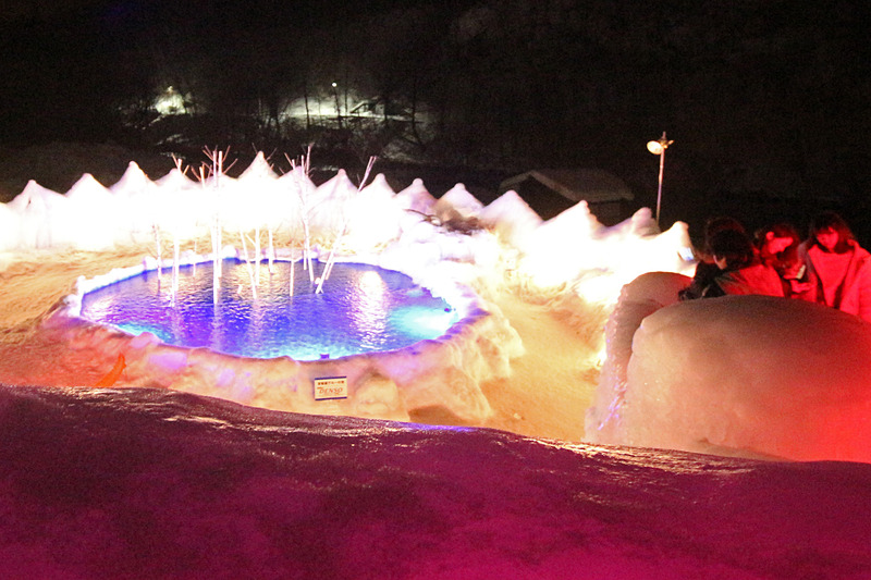 「支笏湖ブルーの池」。フォトスポットが各所に作られている