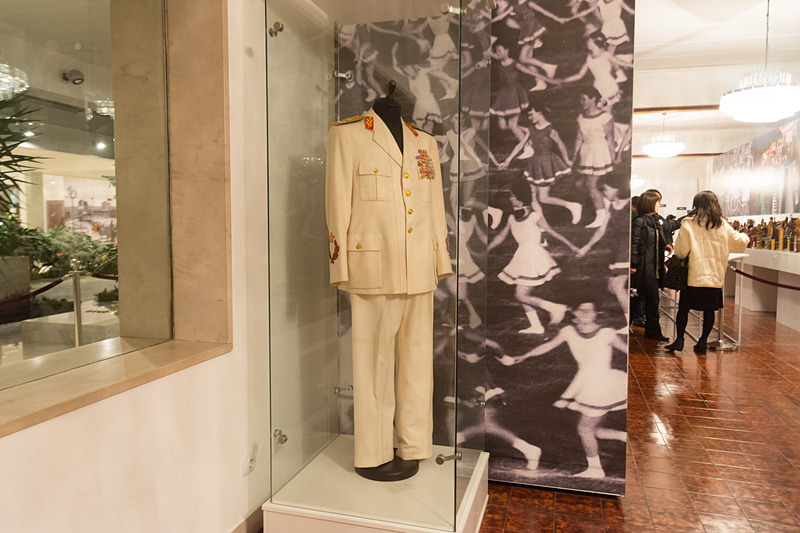 多数の勲章が付けられたチトー着用の軍服