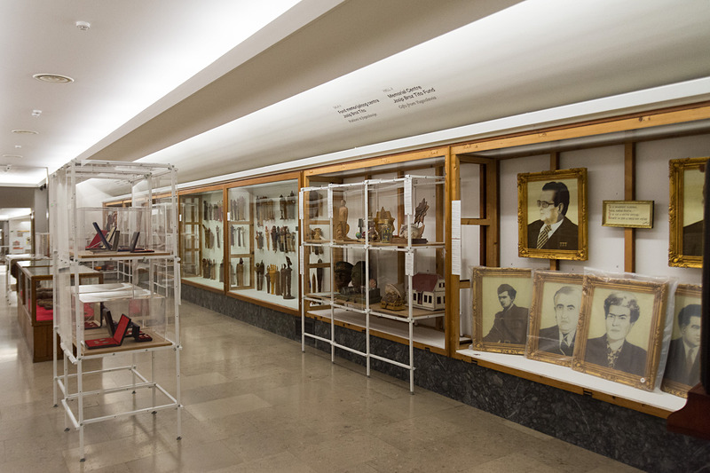 ユーゴスラビア歴史博物館。ユーゴスラビア連邦時代のアイテムが数多く並ぶ。複数民族を集めた展示にしんみりした気持ちにもなる