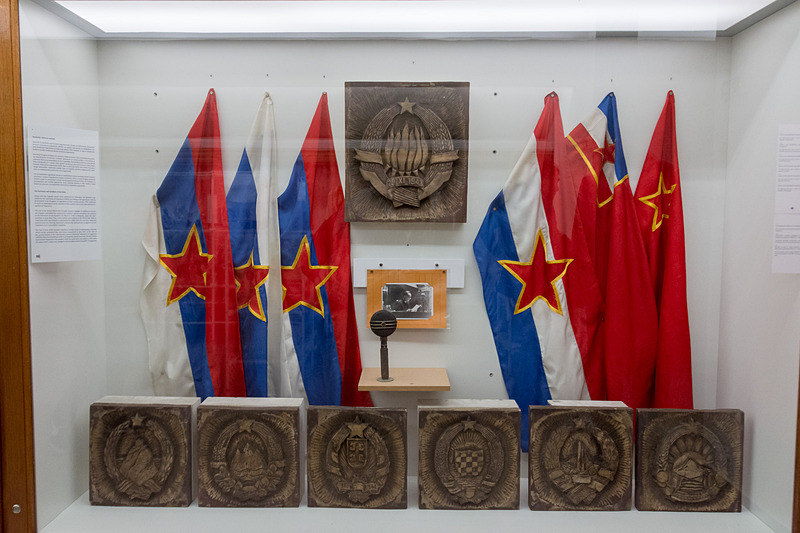 ユーゴスラビア歴史博物館。ユーゴスラビア連邦時代のアイテムが数多く並ぶ。複数民族を集めた展示にしんみりした気持ちにもなる