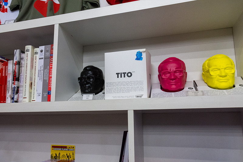 ユーゴスラビア歴史博物館の出入り口には土産物屋さんも