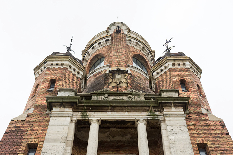 ゼムン地区のランドマーク的存在の「ミレニアムタワー」。高台に建てられており、パブリックスペースからゼムン地区を望むこともできる