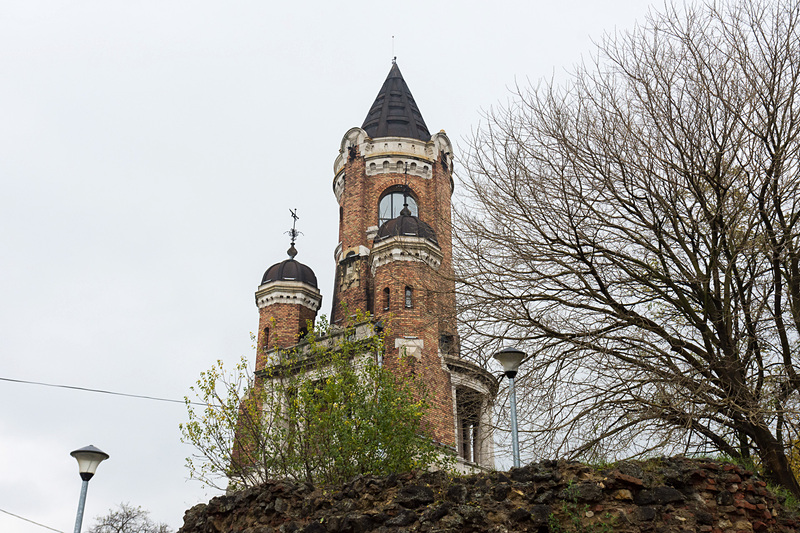 ゼムン地区のランドマーク的存在の「ミレニアムタワー」。高台に建てられており、パブリックスペースからゼムン地区を望むこともできる