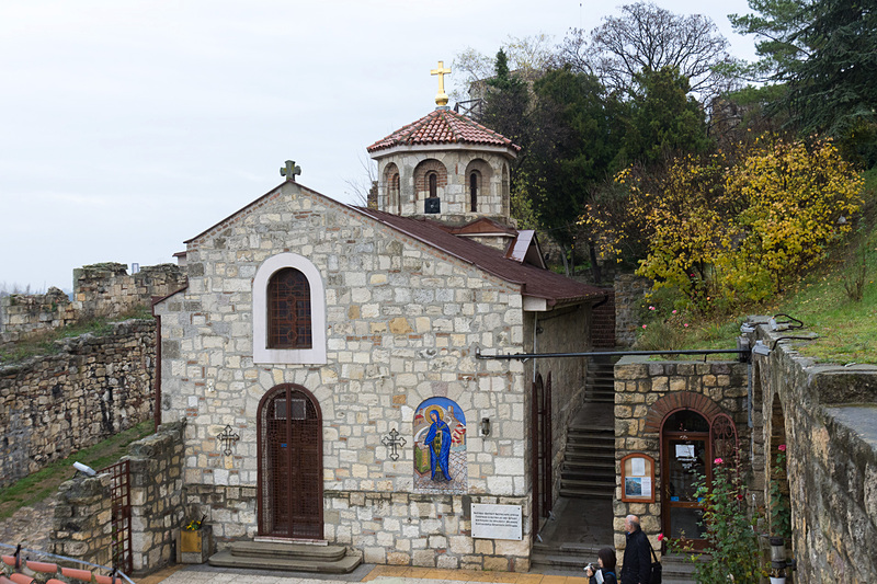 聖ペトカ教会。フレスコ画のようにも見えるほど自然なモザイク芸術が印象的