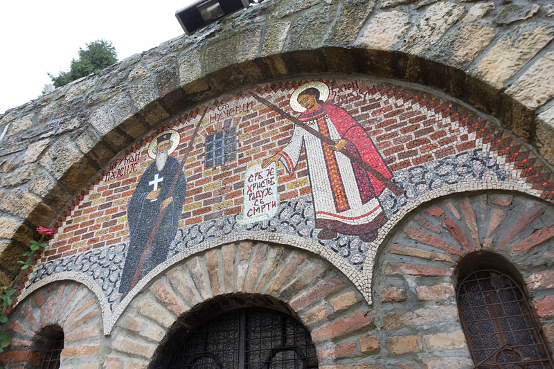 聖ペトカ教会。フレスコ画のようにも見えるほど自然なモザイク芸術が印象的