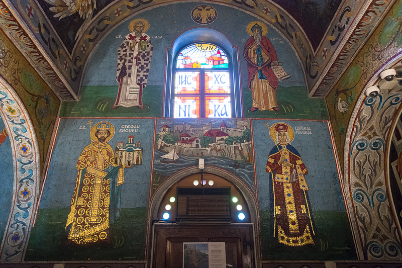 聖ペトカ教会。フレスコ画のようにも見えるほど自然なモザイク芸術が印象的