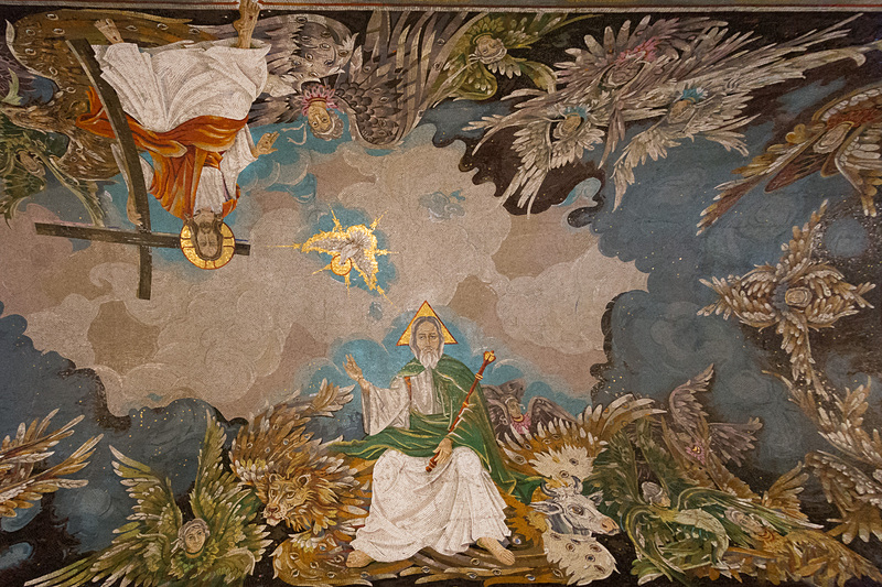 聖ペトカ教会。フレスコ画のようにも見えるほど自然なモザイク芸術が印象的