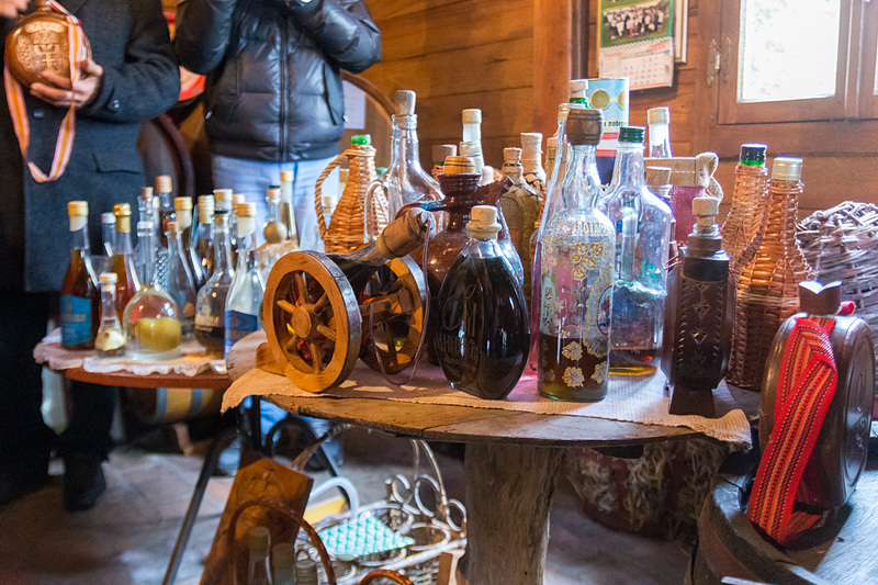 ミニチェ家では30種類以上の果物からラキアを製造するが、プラムやカリンを用いたものが多い