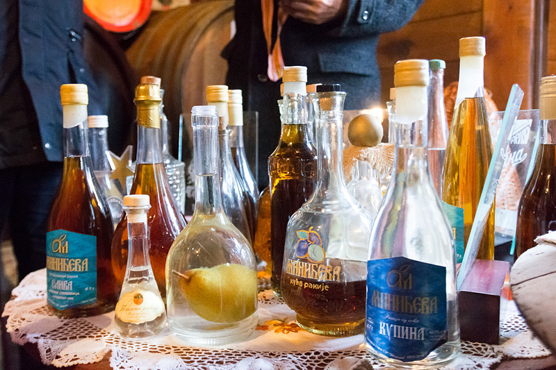 ミニチェ家では30種類以上の果物からラキアを製造するが、プラムやカリンを用いたものが多い