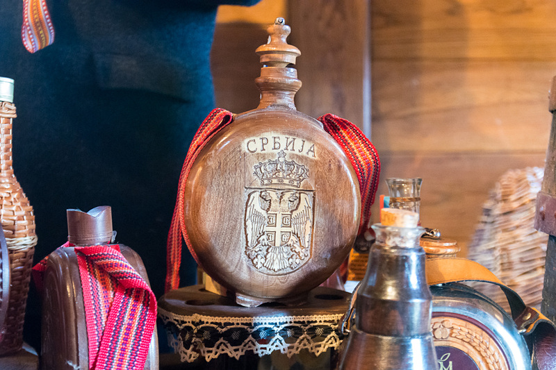 ミニチェ家では30種類以上の果物からラキアを製造するが、プラムやカリンを用いたものが多い