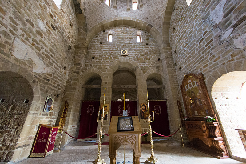 内部のフレスコは、修復のためにベオグラードの国立博物館へ。ほんの一部だけが残されている