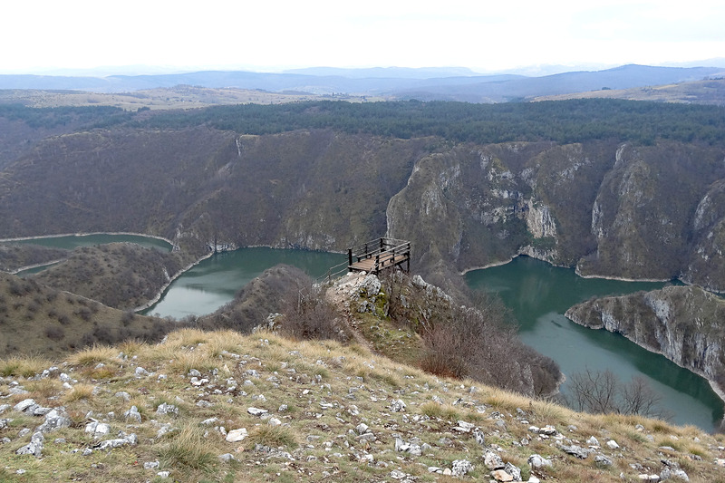 ウバッツ川の人工湖をミルことができる展望台