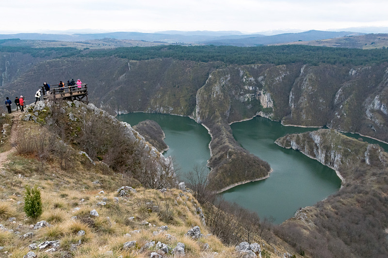 ウバッツ川の人工湖をミルことができる展望台
