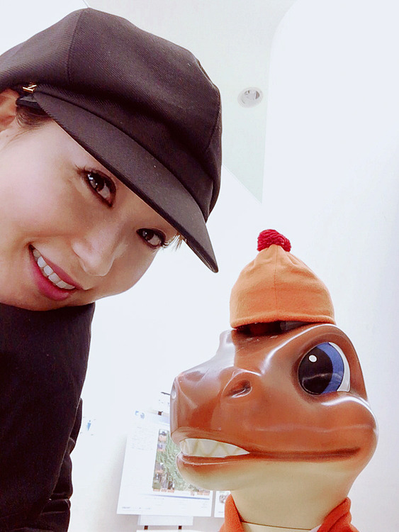 フクイラプトルくんと私で記念撮影