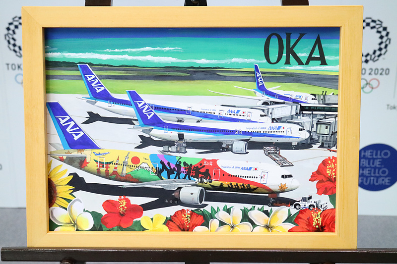 松本さんが描いた、日本各地の空港で活躍する「HELLO 2020 JET」のイラスト。新千歳（札幌）、羽田、伊丹、関西国際空港、那覇の6点が披露された