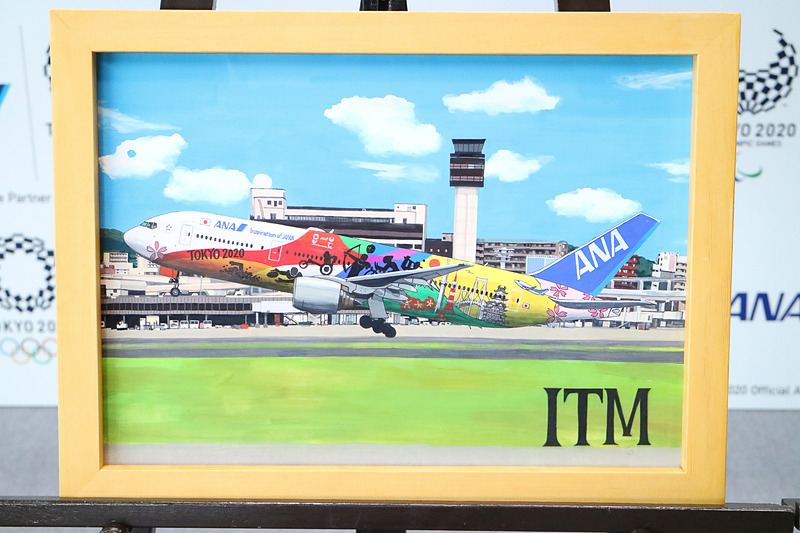 松本さんが描いた、日本各地の空港で活躍する「HELLO 2020 JET」のイラスト。新千歳（札幌）、羽田、伊丹、関西国際空港、那覇の6点が披露された