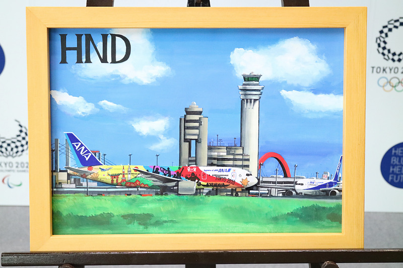 松本さんが描いた、日本各地の空港で活躍する「HELLO 2020 JET」のイラスト。新千歳（札幌）、羽田、伊丹、関西国際空港、那覇の6点が披露された