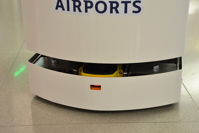 溝の部分にはセンサーが搭載されており、障害物を感知すると停止する。センサーは直線は1cm～30m、周辺は270度まで見ることができる