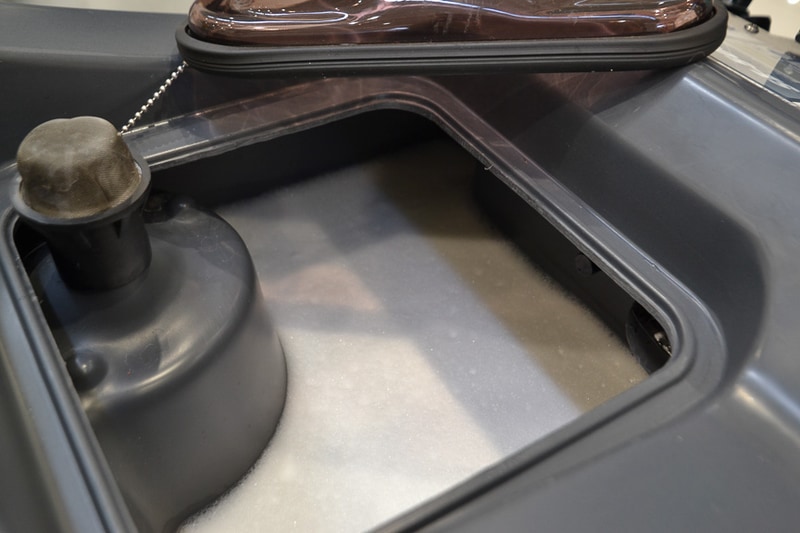 床から吸い上げた汚水が入っている