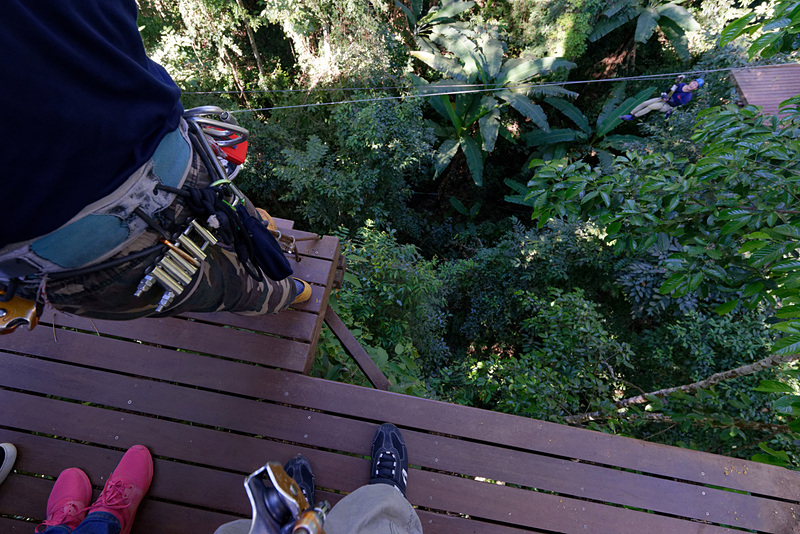 ところどころ立体交差しているので、他のグループが眼下で飛んでいるのを見ることもできる