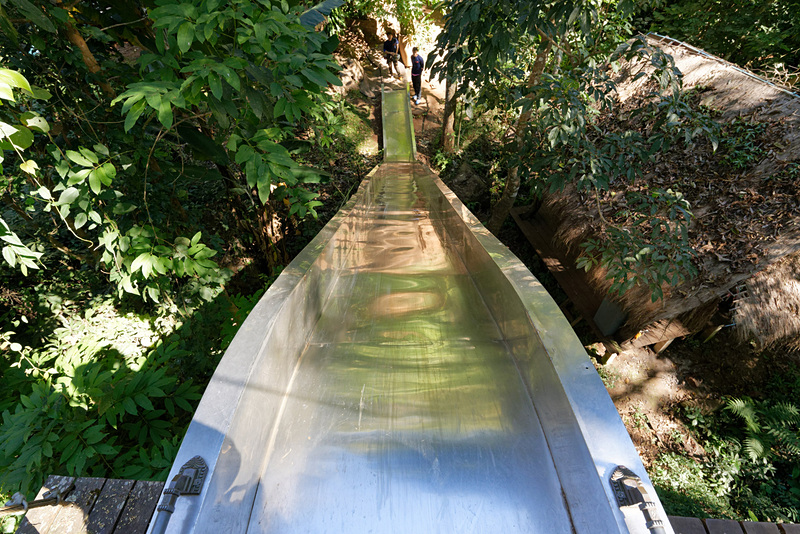 最後の寝そべって降りる滑り台。意外にスピードが出るので無事止まれたときはほっとひと安心……