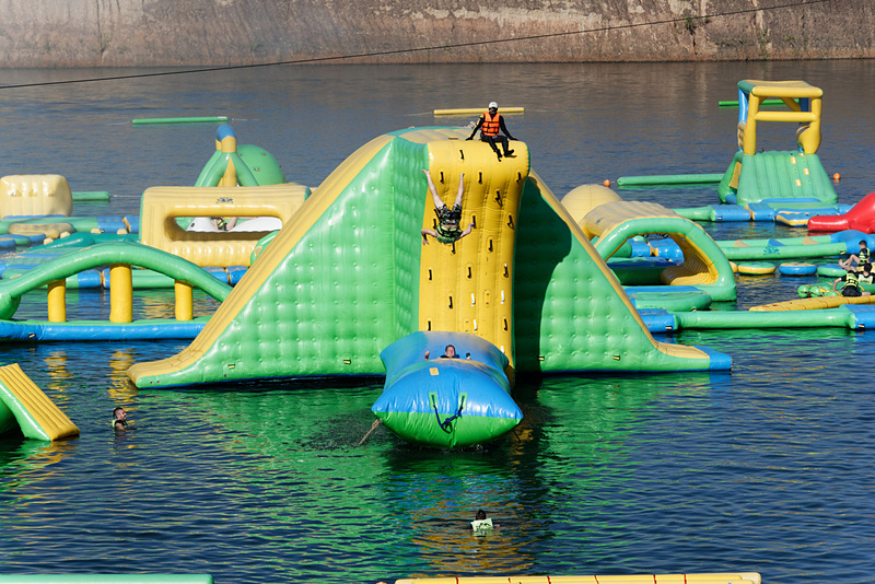 大人も童心に帰って遊べる巨大フロート