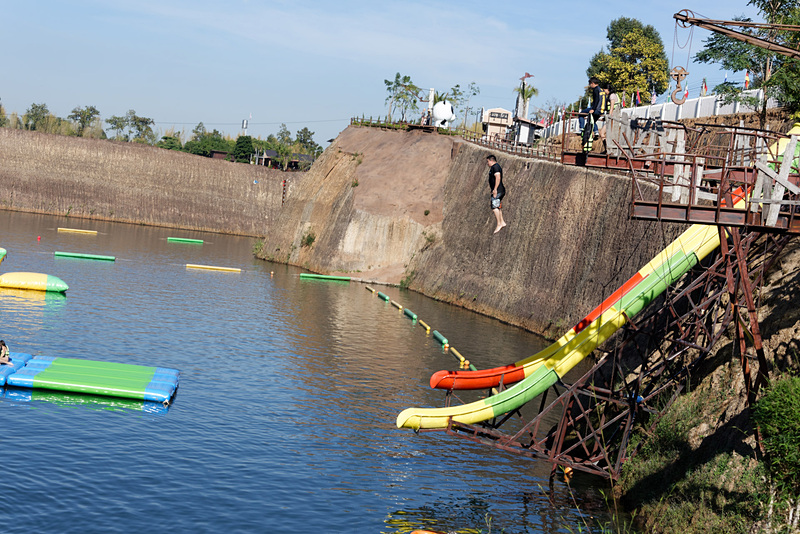 こちらにもクリフ・ジャンピング