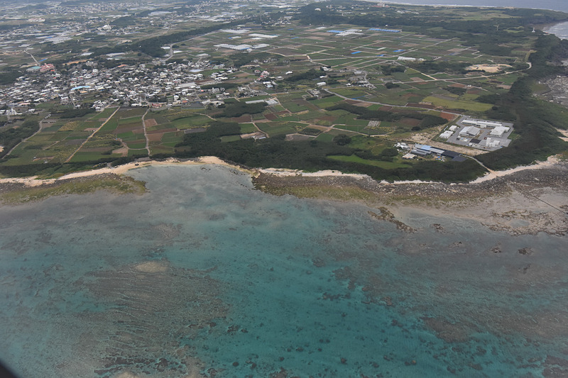 遊覧飛行は伊江島方面へ