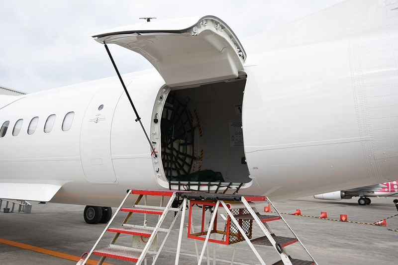 Q400CC型機をいろいろな角度から