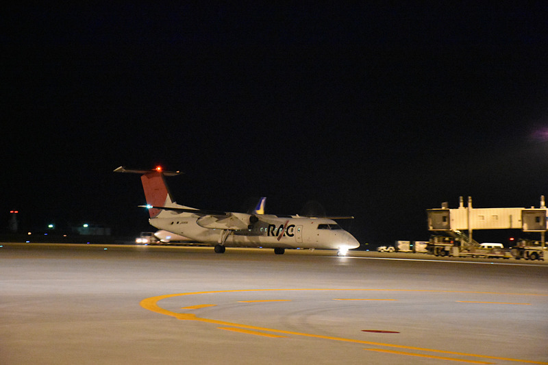 スポットインしてくるQ300型機