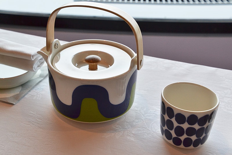 緑茶などお茶のときに使用するティーポットとコップ
