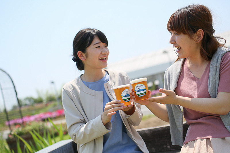 霧の蔵ブルワリーではオリジナルのクラフトビールを購入できるほか、夏期にはビアガーデンも営業する