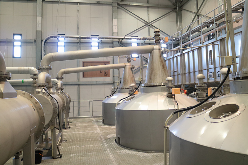 蒸留して原酒となり、貯蔵・熟成後にブレンダーによって原酒がブレンドされ商品となる