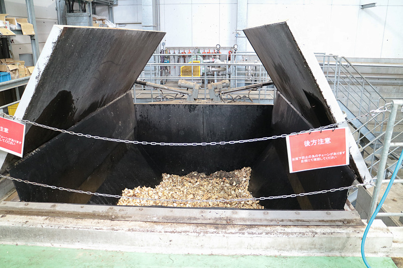 焼酎製造の過程で「芋くず」は1日約10トン発生する