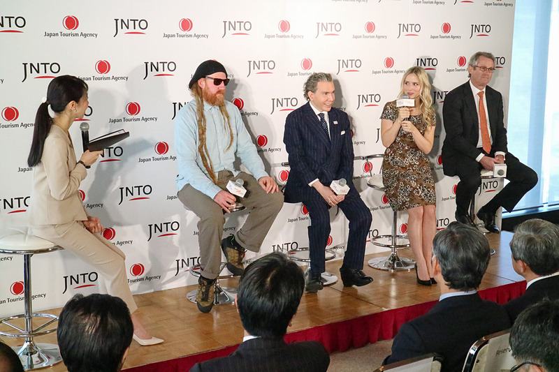 デーブ・スペクターさんや、ホテル料金比較サイトのテレビCMへの出演で知られるナタリー・エモンズさんらがトークショーを行なった