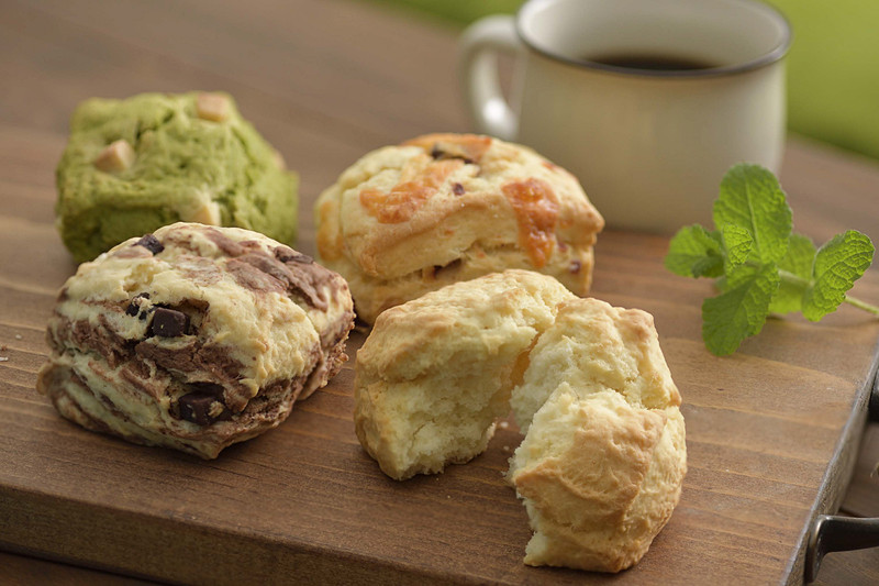 「スコーン専門店 キナフク」の「生クリームスコーン（プレーン）」を買い物客先着100名にプレゼント