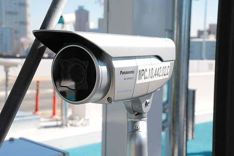 このカメラは通過車両を捉えて5種類の料金区分を判別するためのもの。ただし必ずすべての車種を判別できるわけではないとのことで、最終的な判断は現場の徴収員が行なうようだ