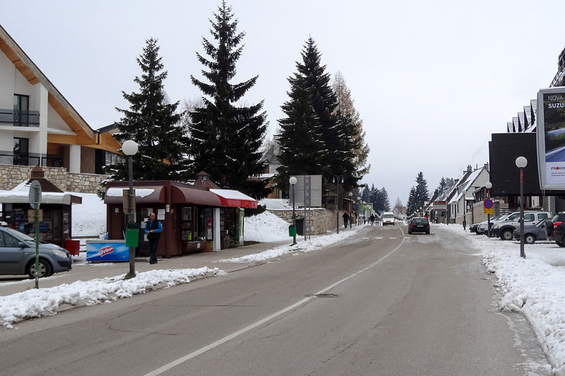 ドゥルミトル国立公園観光の拠点となるジャブリャクの街